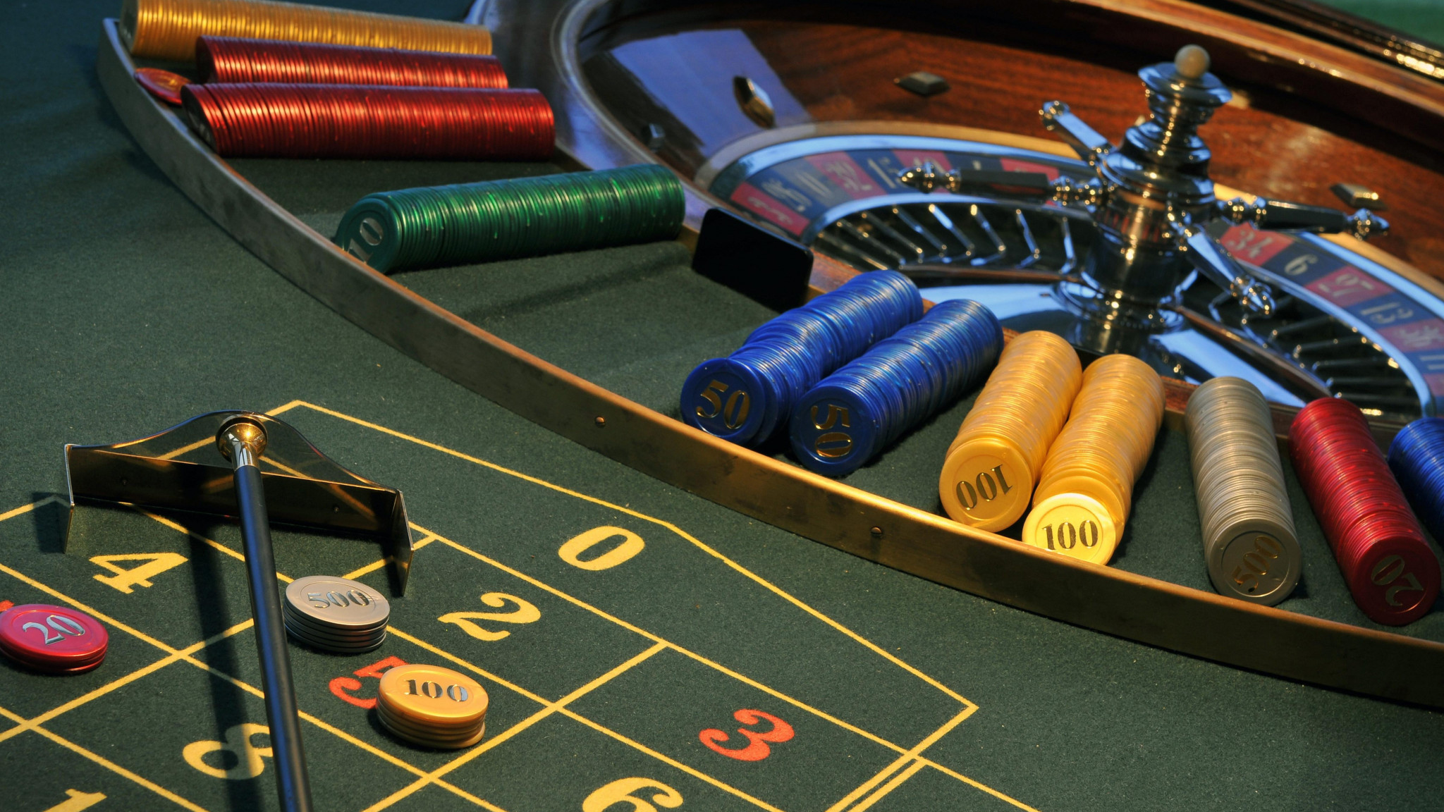 What are the advantages of gambling online?